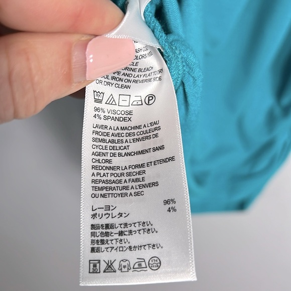 Tommy Bahama Boat Neck Cold Shoulder Blouse size XS/P - Picture 7 of 8